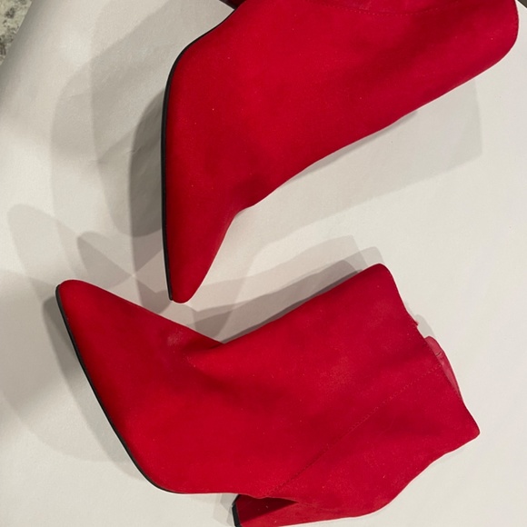 Bright red ankle boots - Picture 2 of 7